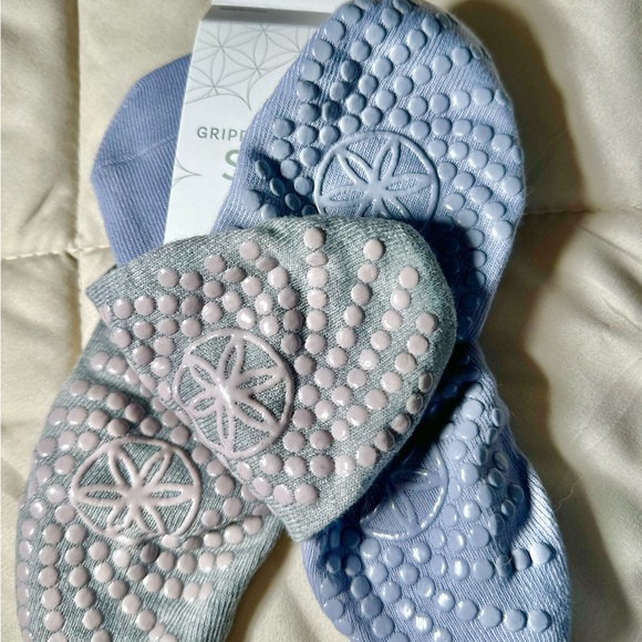 GAIAM Gray and Blue Grip Socks for Pilates-Yoga-Barre - Picture 6 of 7